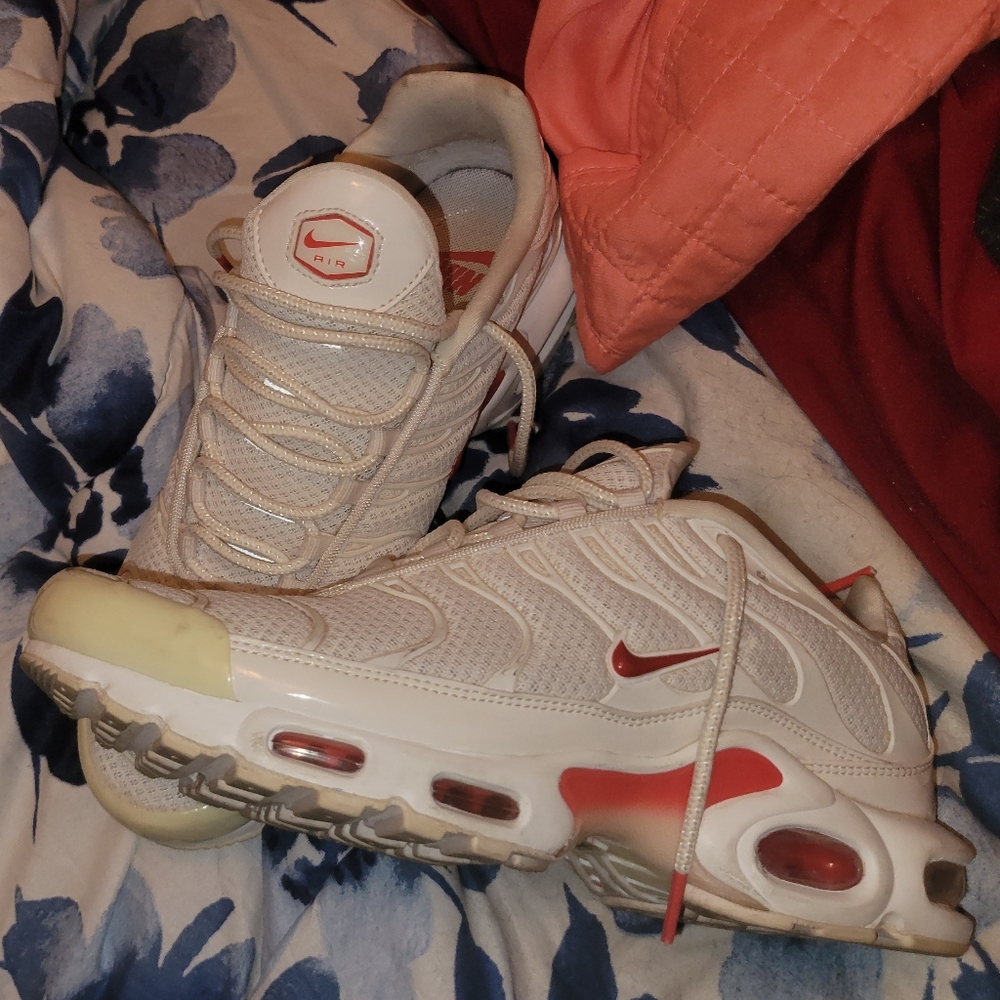(Like New)Nike Air Max Plus *Rare Colorway*  - Track Red- [Womens Sz10]